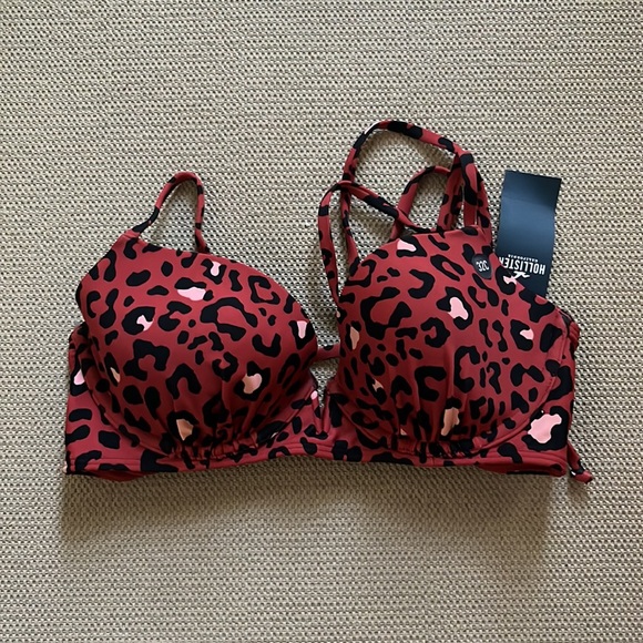 New red bikini - Picture 2 of 3